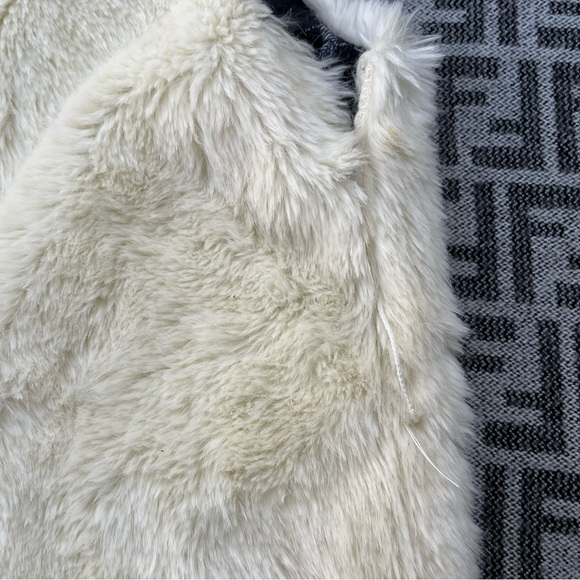 H&M Faux Fur Snap Front Vest - Ivory/Cream - 10/11Y - Picture 12 of 12